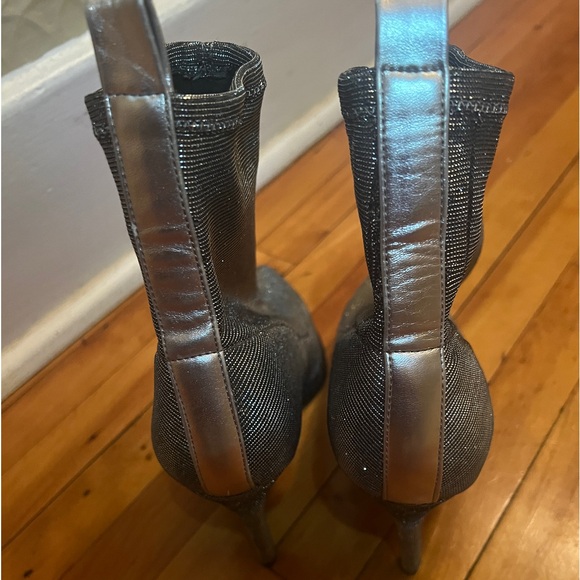 Beautiful silver sparky above the ankle booties with heel. Brand new! Size 8 - Picture 3 of 4